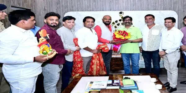 मुख्यमंत्री हेमंत सोरेन को रावण दहन कार्यक्रम में शामिल होने का न्योता