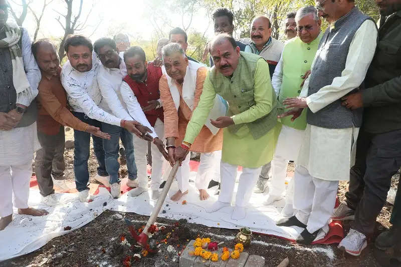 भोपालः मंत्री परमार ने पं. खुशीलाल शर्मा आयुर्वेद संस्थान के फार्मेसी भवन का किया भूमिपूजन