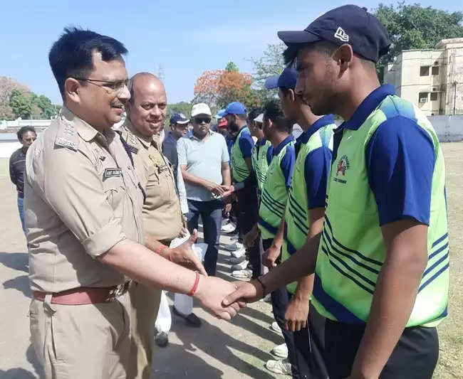 दानिश की गेंदबाजी से दौलत हुसैन कॉलेज जीता