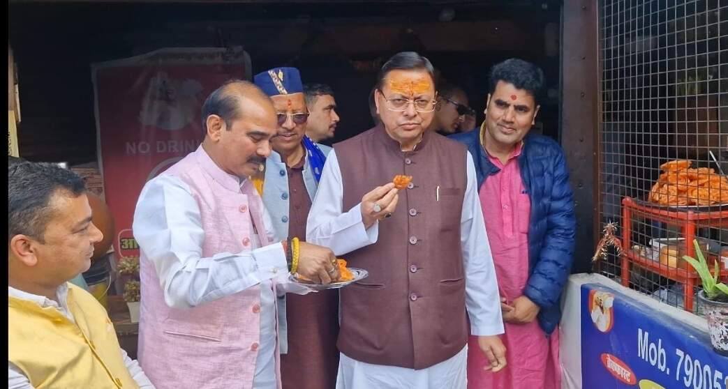 पिथौरागढ़ भ्रमण पर मुख्यमंत्री ने बेरीनाग में की जनता से चर्चा