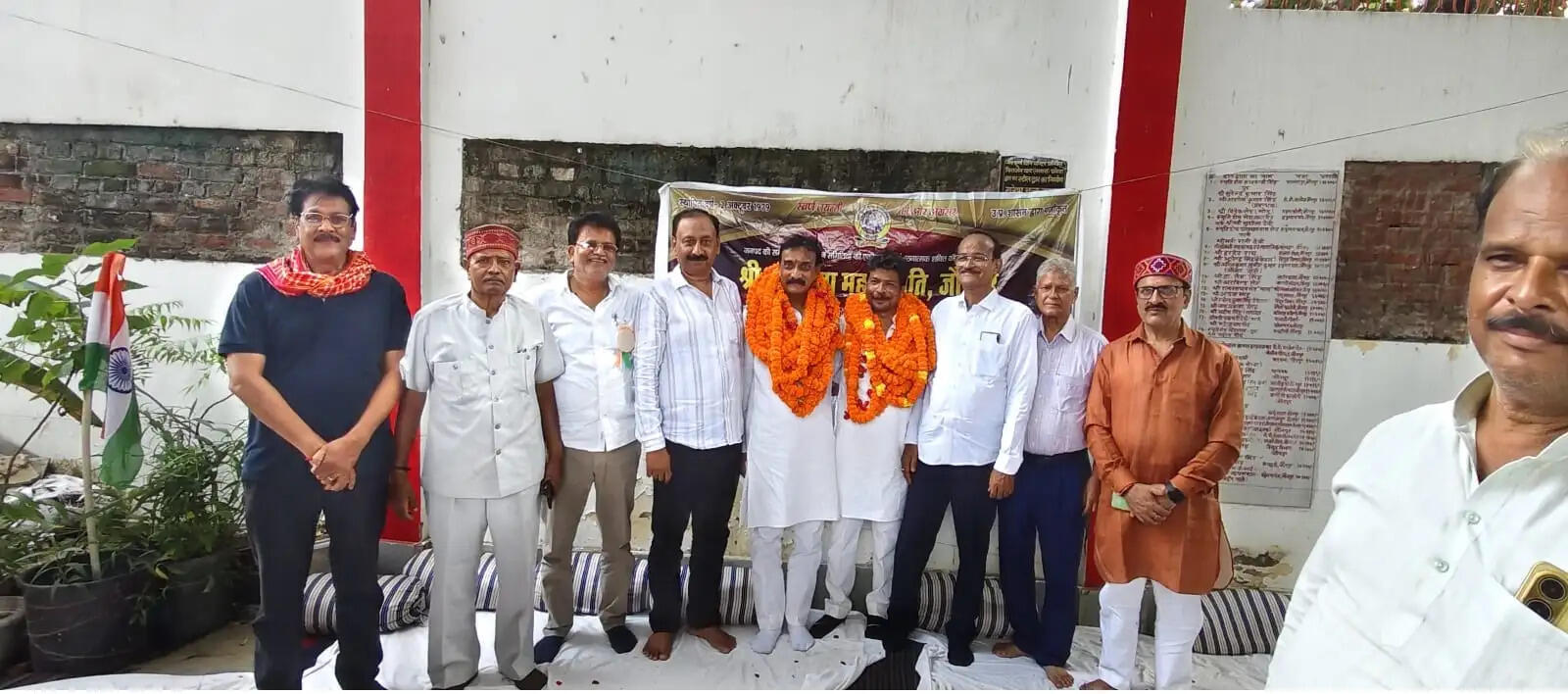 श्री दुर्गा पूजा महासमिति के अध्यक्ष मनीष देव और मनीष गुप्ता महासचिव चयनित