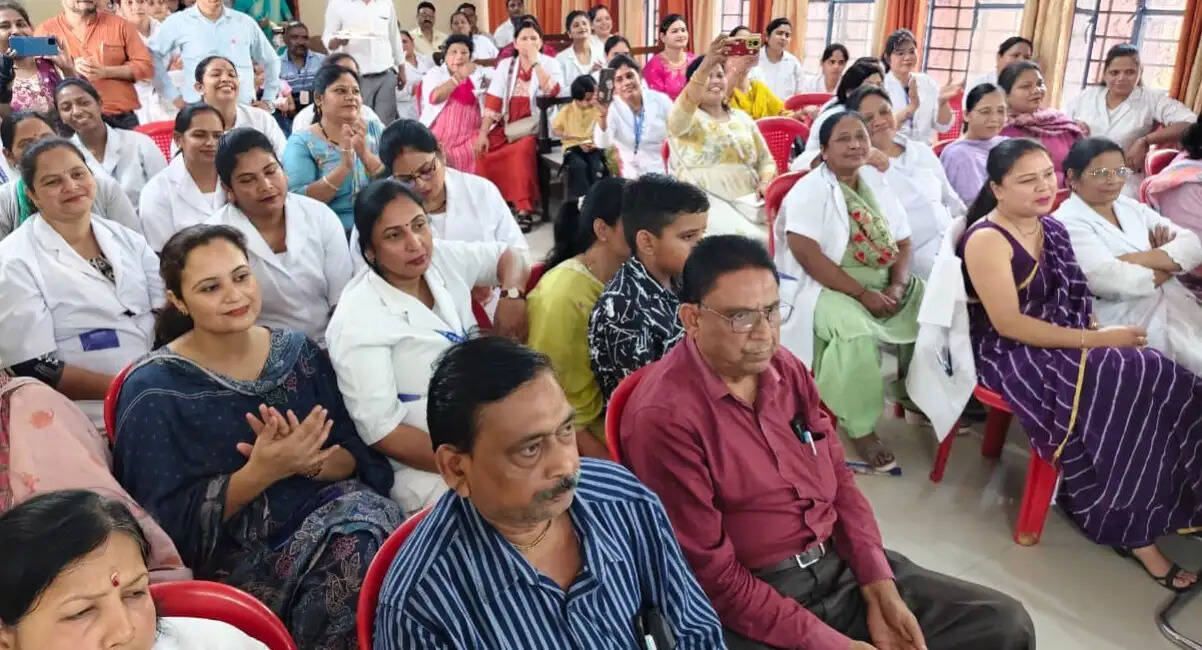 बीस मई तक मानदेय नहीं मिला तो 21 से ठप होंगी स्वास्थ्य सेवाएं