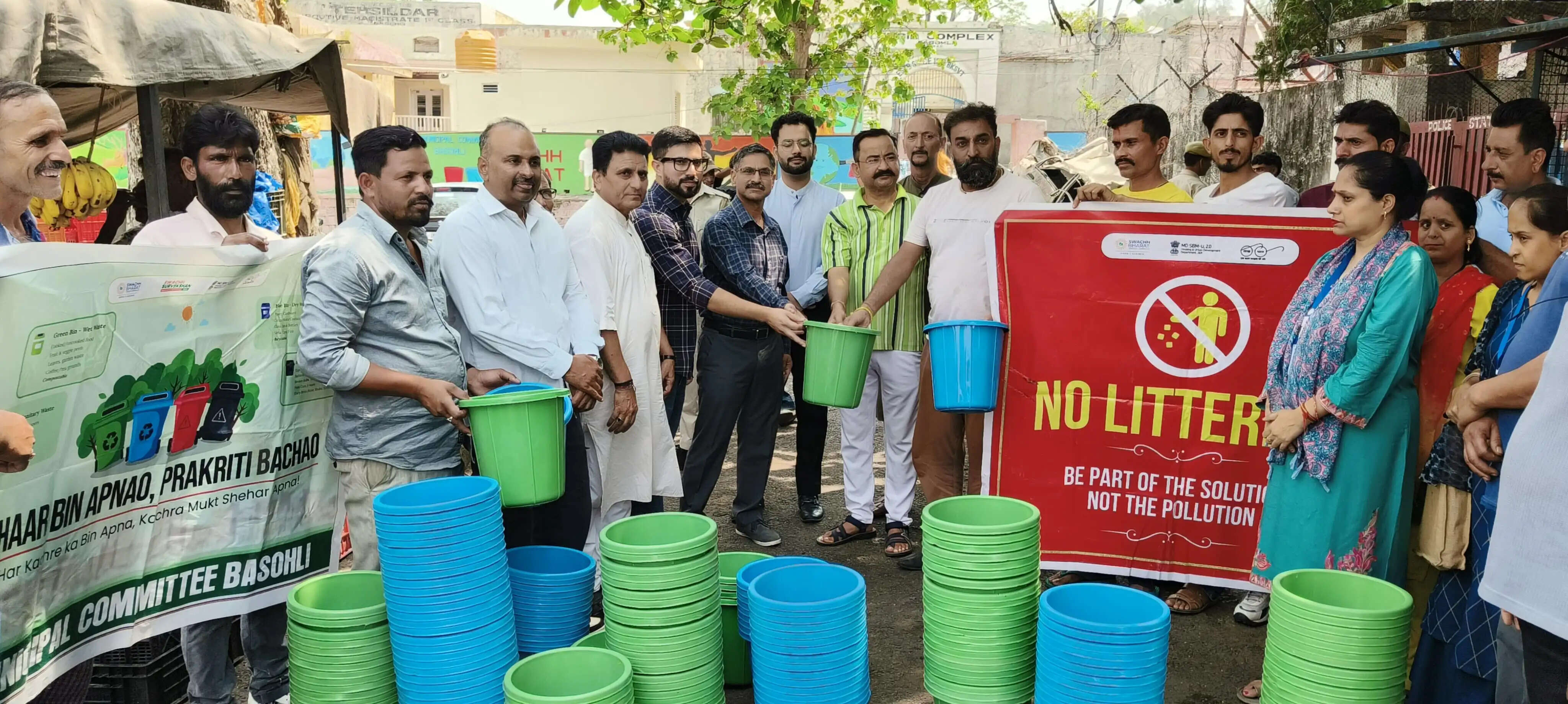 बसोहली बस स्टैंड पर स्वच्छता अभियान को लेकर कार्यक्रम आयोजित, एडीसी ने लोगों से सहयोग की अपील की