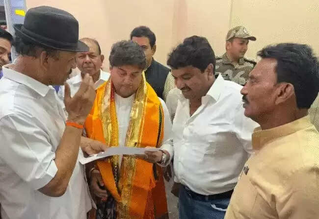 साइबर फ्रॉड की चेतावनी वाली कॉलर ट्यून हो सकती है बंद, सिंधिया बोले- अमिताभ की आवाज से मैं भी परेशान