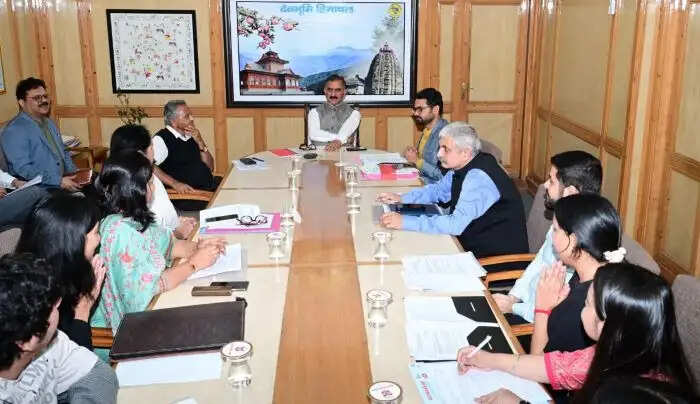 मुख्यमंत्री ने विदेश से एमबीबीएस करने वाले स्नातकों की इंटर्नशिप अवधि एक वर्ष करने के निर्देश दिए