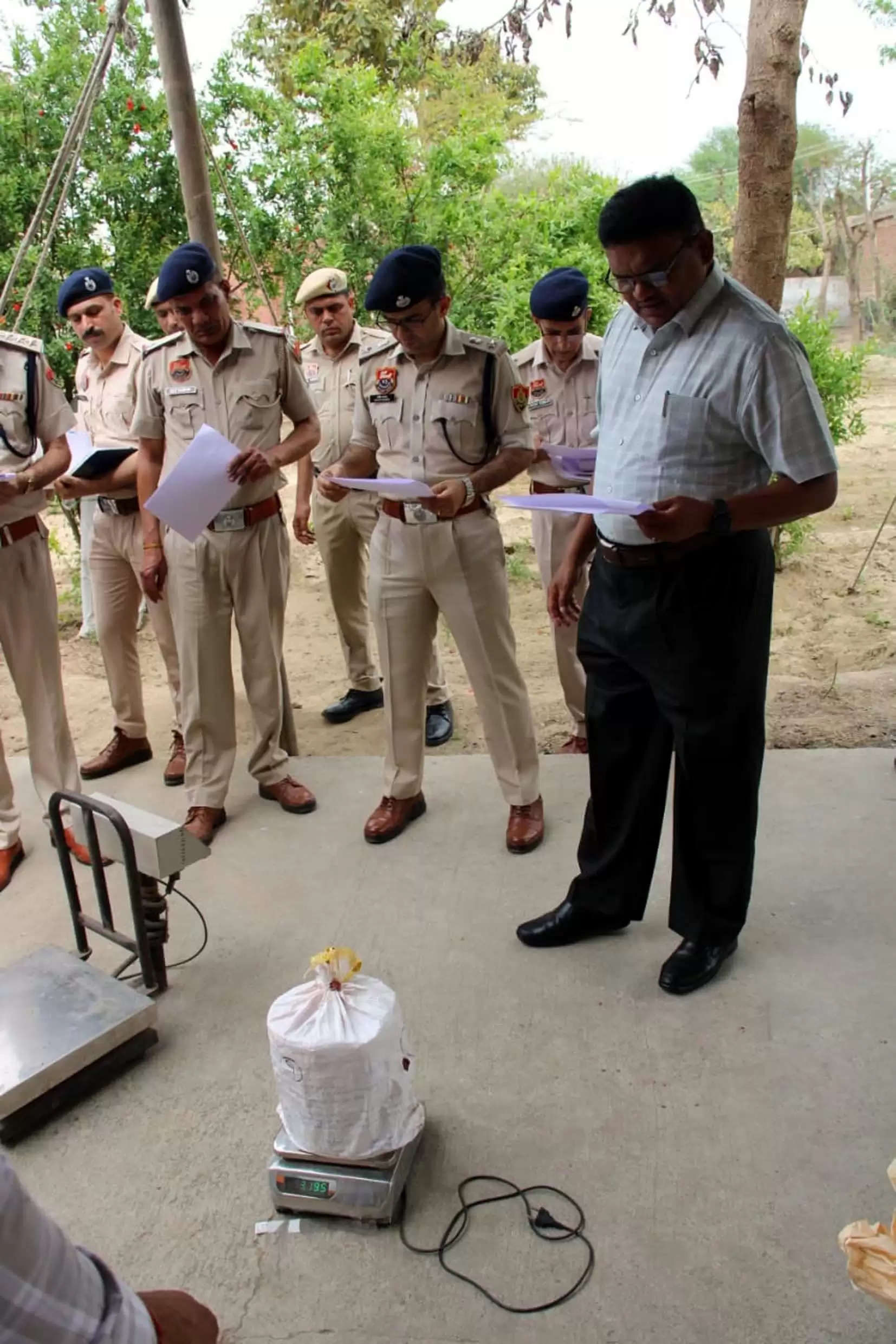 हिसार जिले में पकड़े गए मादक पदार्थों का एडीजीपी ने किया फिजिकल निरीक्षण