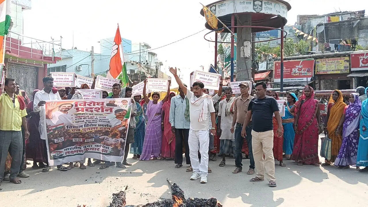 युवा कांग्रेस का हल्लाबोल, सुपौल में सरकार का पुतला दहन