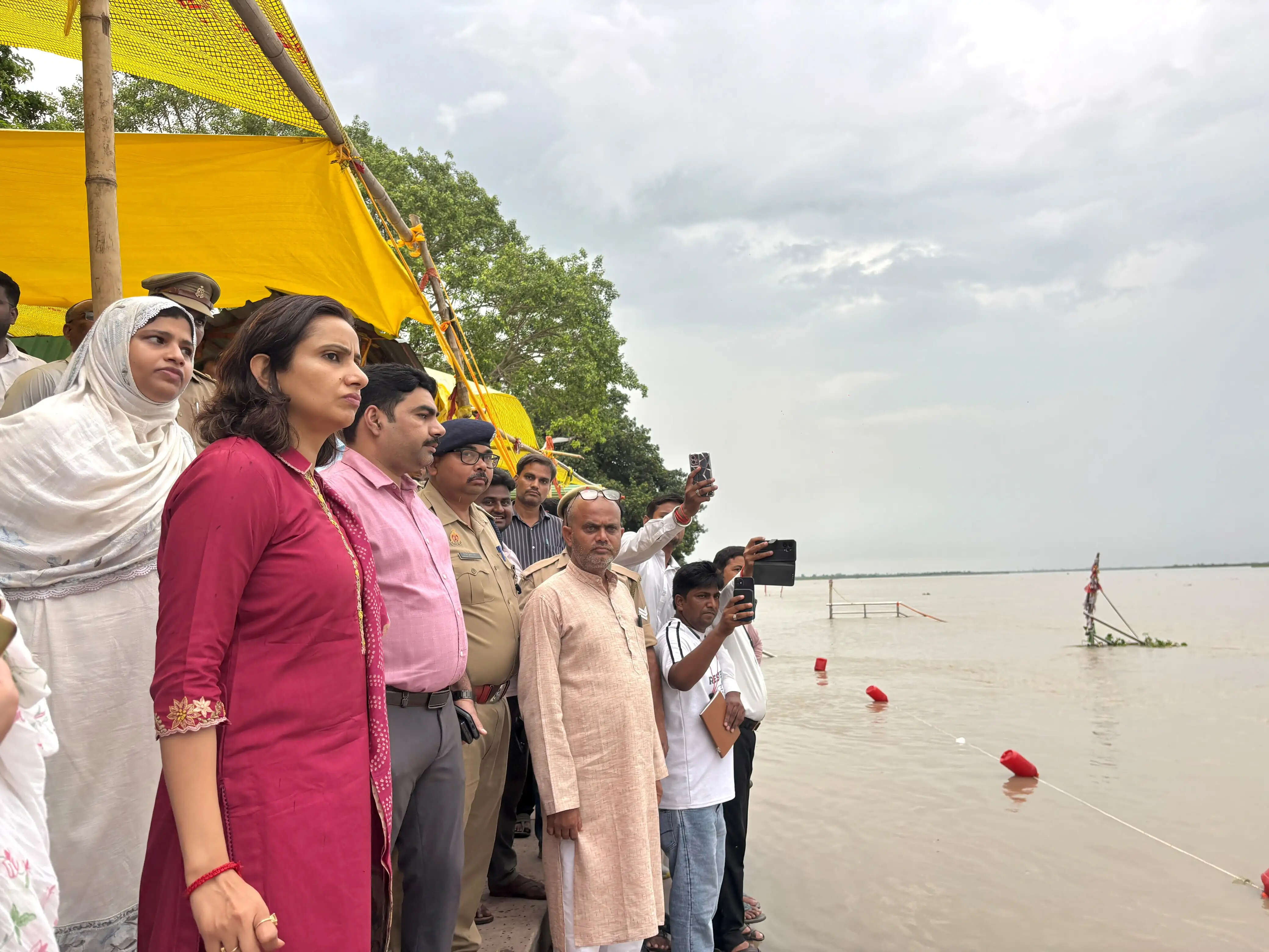 कावड़&nbsp;यात्रा&nbsp;काे&nbsp;सकुशल&nbsp;सम्पन्न&nbsp;कराने&nbsp;के&nbsp;डीएम-एसपी&nbsp;ने&nbsp;&nbsp;दुर्वासा आश्रम व पांचाल&nbsp;घाट का&nbsp;निरीक्षण&nbsp;किया
