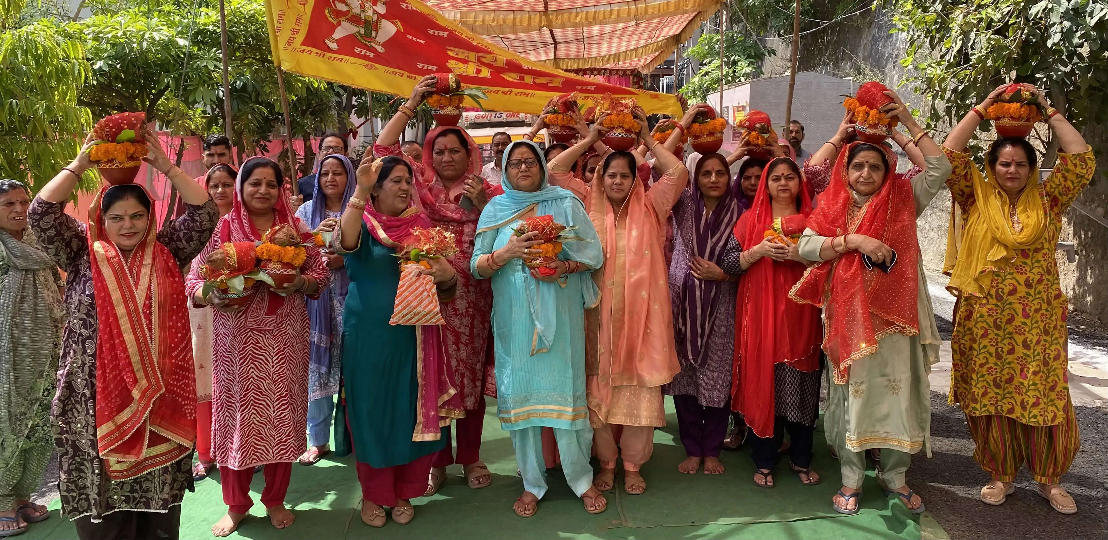 कलश यात्रा के साथ चार दिवसीय संत सम्मेलन शुरू