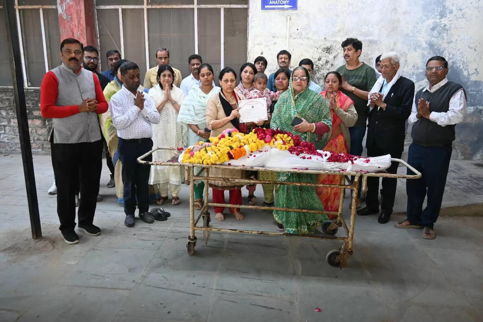 मिसाल : महिला के निधन पर पहले नेत्रदान फिर देहदान