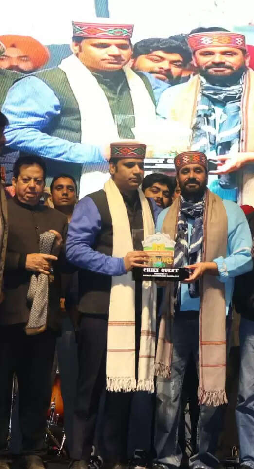 कांगड़ा कार्निवाल : पंजाबी स्टार नाइट में बब्बु मान का जलवा