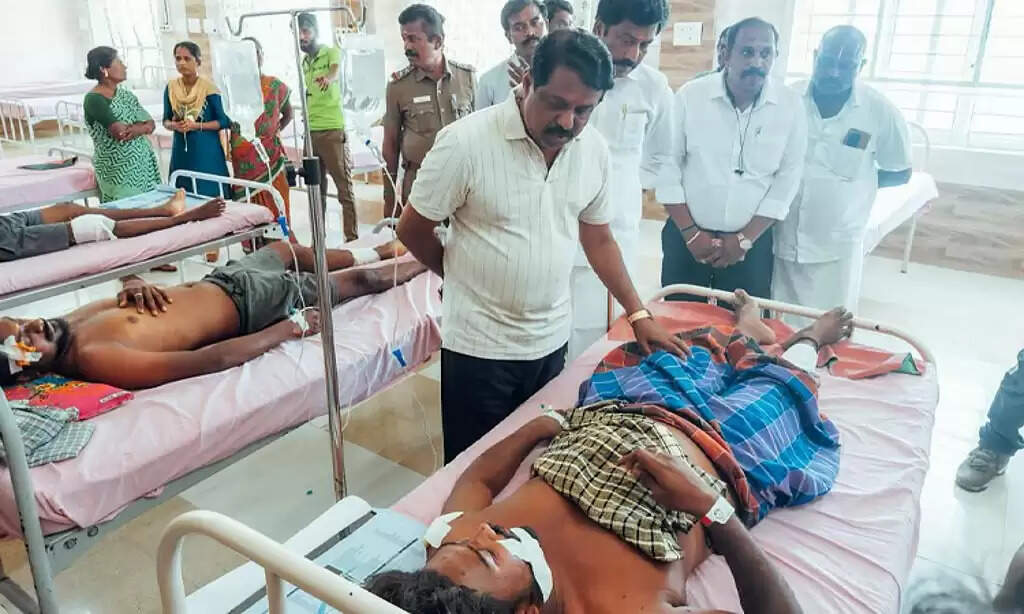 पटाखा फैक्ट्री हादसा: भाजपा अध्यक्ष ने इलाज करा रहे लोगों से मिलकर हालचाल पूछा