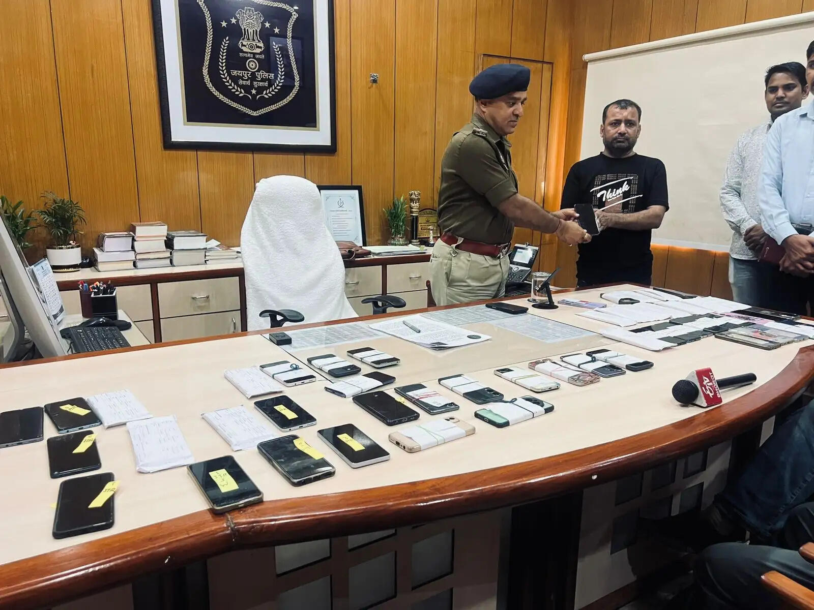 ऑपरेशन वज्र प्रहार 2.0: पुलिस ने साइबर ठगों के चंगुल से छुड़ाए 1.43 करोड़