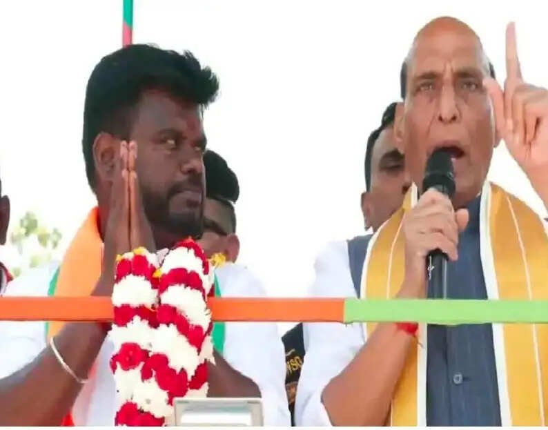 तमिलनाडु चुनाव: रक्षा मंत्री राजनाथ सिंह ने तेनकासी में किया रोड शो, द्रमुक सरकार पर लगाए भ्रष्टाचार के आरोप