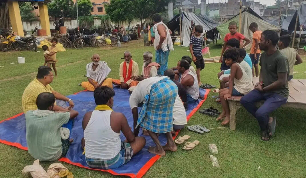 बाढ़ पीड़ितों की सेवा सबसे बड़ा धर्म, संकट की घड़ी में मानवता के लिए आगे आएं लोग: सैयद शाह फखरे आलम हसन
