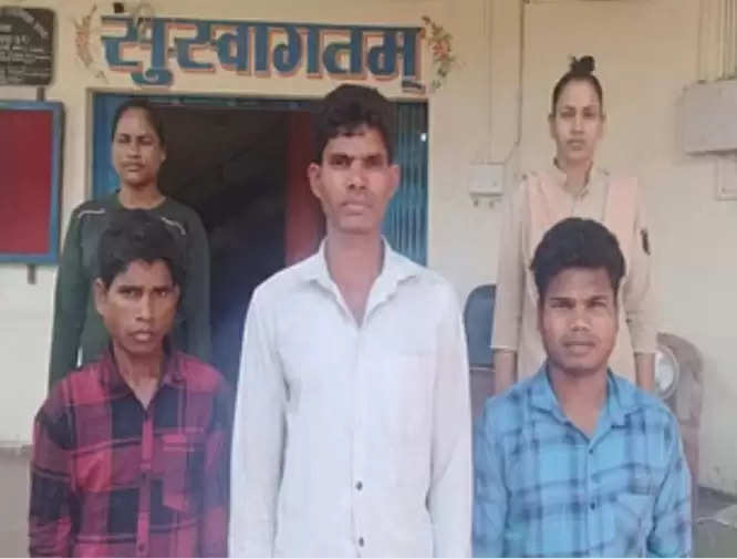 फुल्लोड़-जैगुर के जंगल से बैनर पोस्टर के साथ 3 नक्सली गिरफ्तार