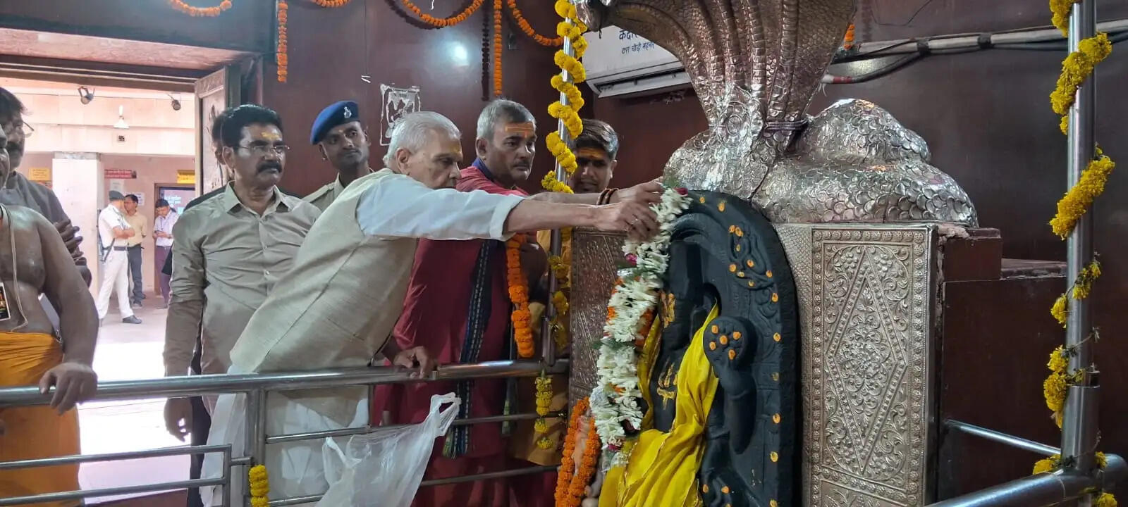 उपमुख्यमंत्री विजेंद्र प्रसाद यादव ने बाबा हरिहरनाथ मंदिर में की पूजा-अर्चना