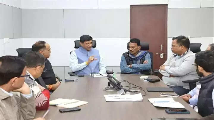 (अपडेट) इंदौर में दूषित पानी से मौतों पर गरमाई राजनीति, भाजपा-कांग्रेस कार्यकर्ता&nbsp;आए&nbsp;आमने-सामने