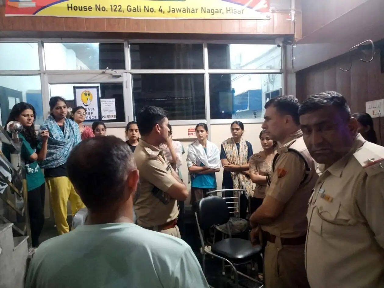 हिसार : स्वतंत्रता दिवस के दृष्टिगत पुलिस अलर्ट, पीजी में रहने वालों के रिकॉर्ड की जांच