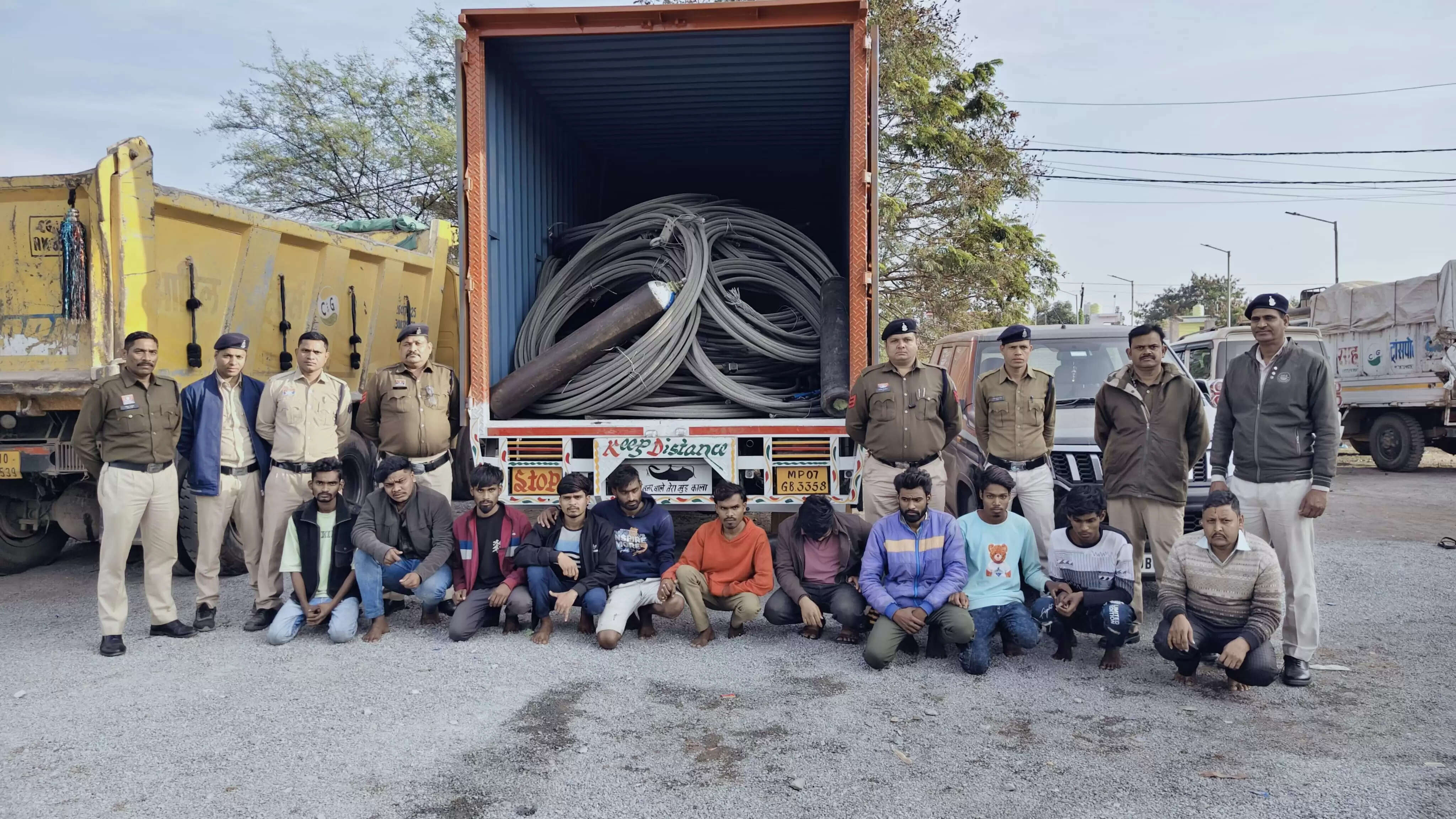 जांजगीर-चांपा पुलिस ने अंतरजिला केबल चोरी गिरोह का किया भंडाफोड़, 11 आरोपित गिरफ्तार, 1.11 करोड़ की संपत्ति जब्त