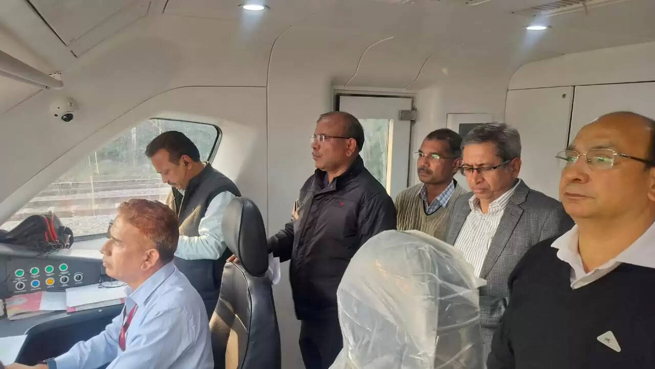 180 किलाेमीटर प्रतिघंटा की रफ्तार से सफल रहा वंदे भारत स्लीपर ट्रेन का ट्रायल