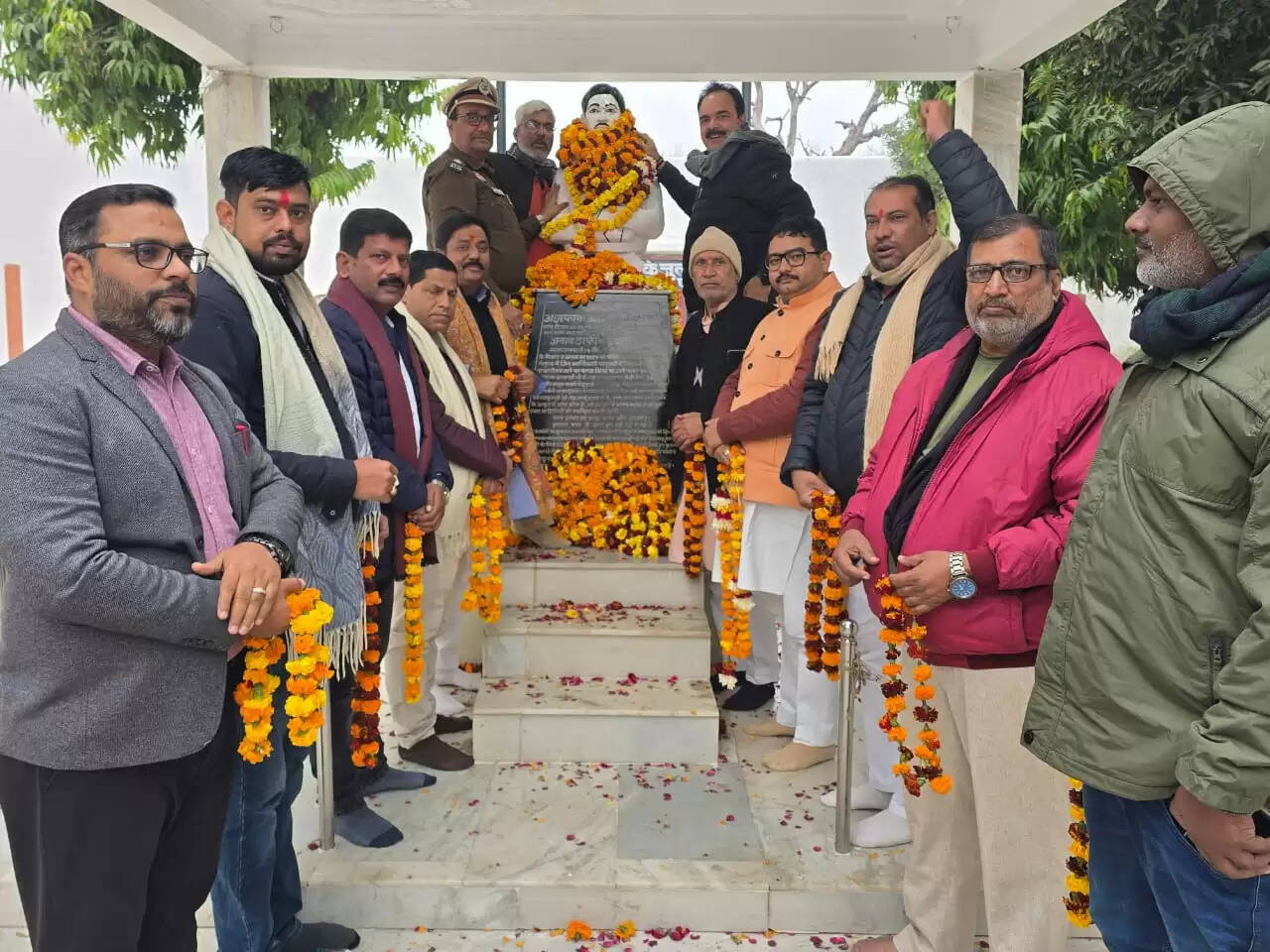 अशफाक&nbsp;उल्ला&nbsp;खां&nbsp;के&nbsp;शहादत&nbsp;दिवस&nbsp;पर&nbsp;कारागार&nbsp;में&nbsp;भाजपा कार्यकर्ताओं ने दी&nbsp;श्रद्धांजलि