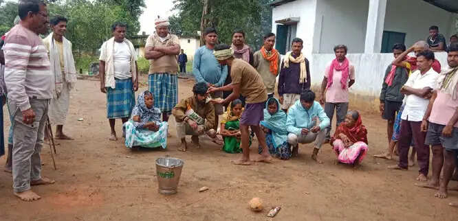 ईसाई धर्म अपना चुके दो परिवारों ने मूल धर्म में घर वापसी की