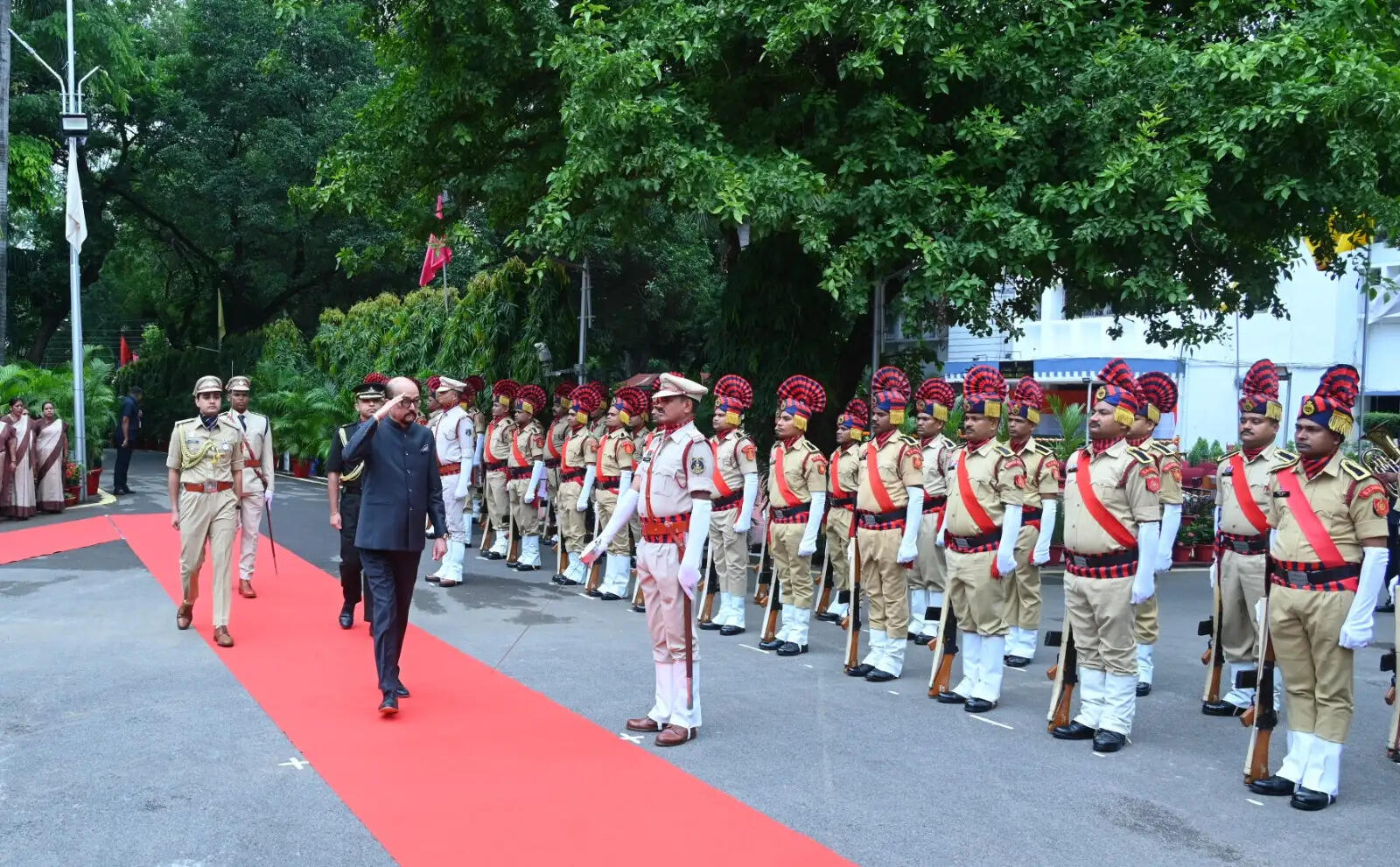स्वतंत्रता दिवस-2026 : राज्यपाल डेका ने लोकभवन में किया ध्वजारोहण