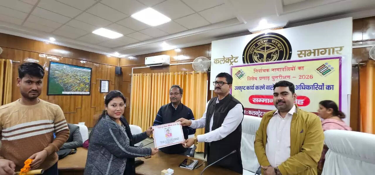 उत्कृष्ट कार्य करने वाले 45 बीएलओ सम्मानित