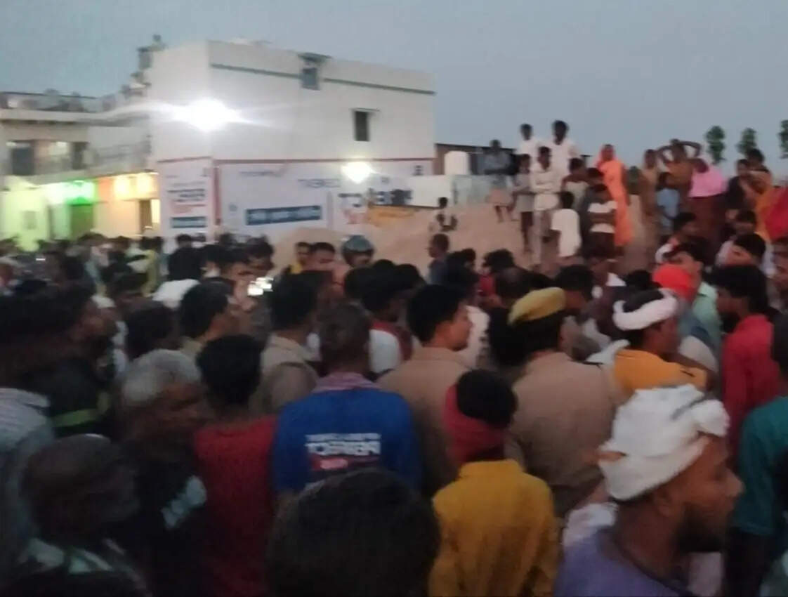 मिट्टी लदी ट्रैक्टर-ट्रॉली की चपेट में आए पिता-पुत्र, दोनों की मौत