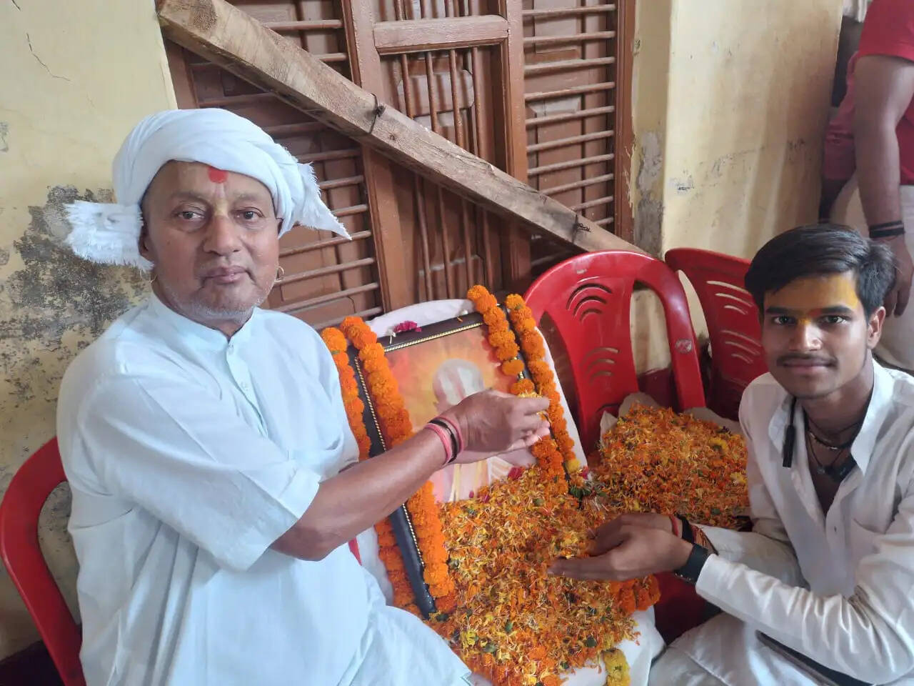 हरिद्वारी पट्टी के बाबा तुलसीदास काे किया नमन