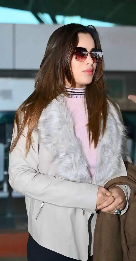 रांची पहुंची बॉलीवुड अभिनेत्री शिवानी शर्मा, प्रशंसकों ने किया स्वागत