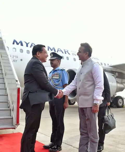 म्यांमार के राष्ट्रपति मिन आंग ह्लाइंग नई दिल्ली पहुंचे, एक जून को प्रधानमंत्री मोदी से करेंगे वार्ता