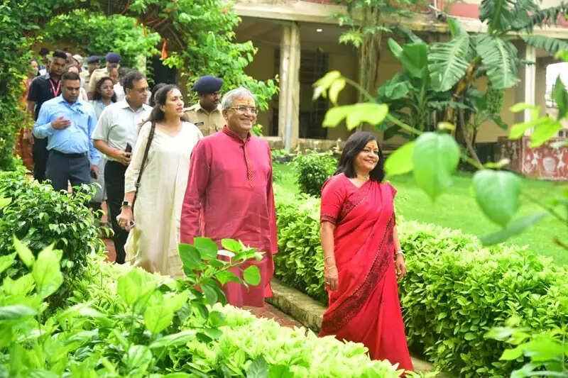 मुख्य निर्वाचन आयुक्त ने सपत्नीक किया मप्र के ऐतिहासिक नगर महेश्वर का भ्रमण