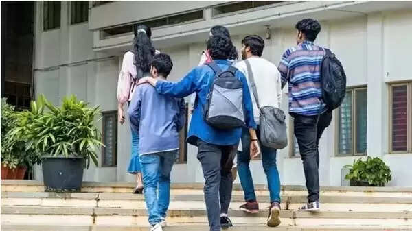 मप्र : शासकीय विद्यालयों में प्रवेश लेने विद्यार्थियों को किया जाएगा जागरूक, चलेगा 'कॉलेज चलो अभियान'