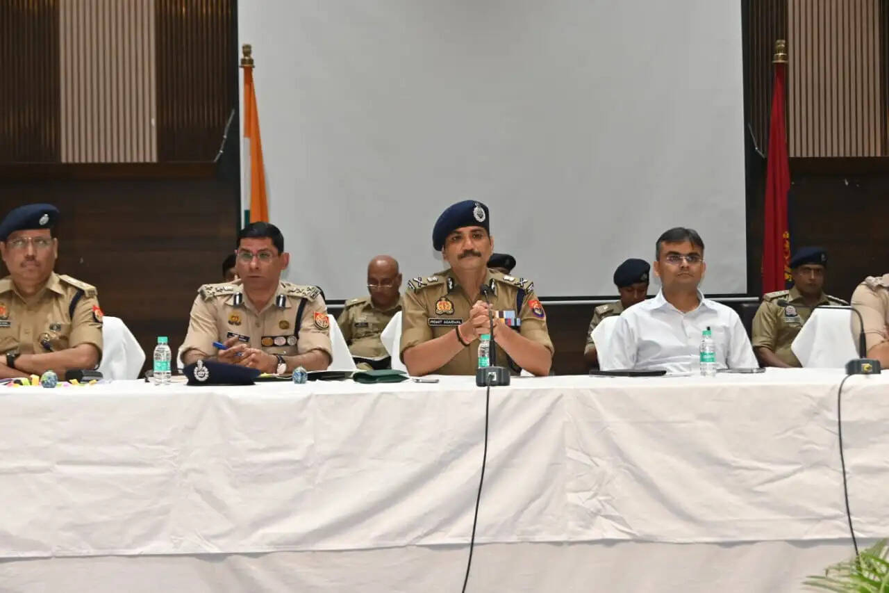दुर्गा पूजा पंडालों में वैकल्पिक प्रकाश व्यवस्था अनिवार्य, इमरजेंसी लाइट और जनरेटर रखें: जिलाधिकारी