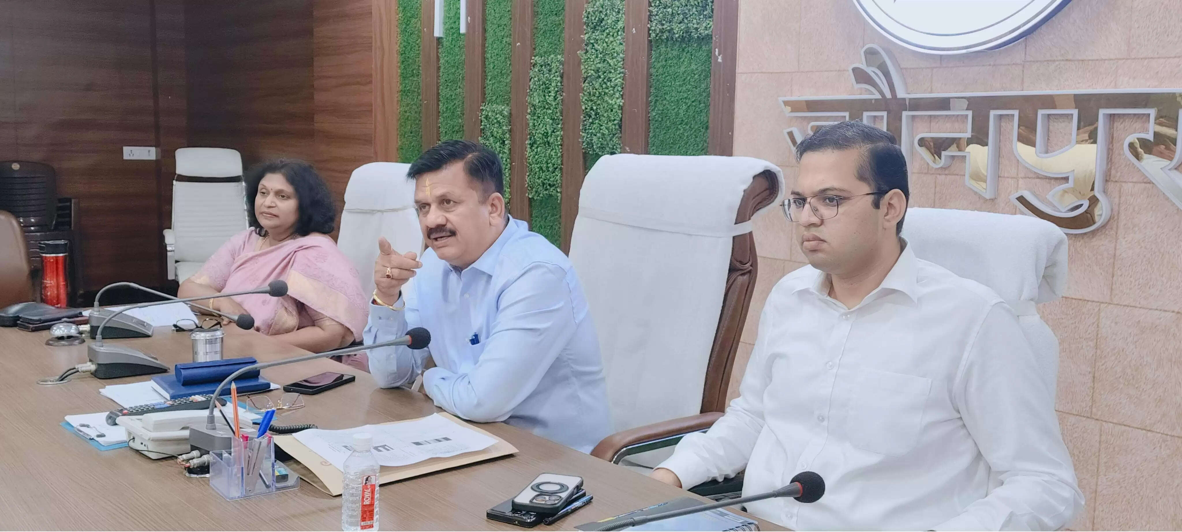 सीएम डैशबोर्ड पर खराब रैंकिंग वाले विभागों के अधिकारियों, कर्मचारियों के वेतन डीएम ने रोके