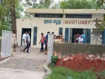 झज्जर : सड़क पर पलटी ट्राली से टकराई बाइक, किशोर की मौत