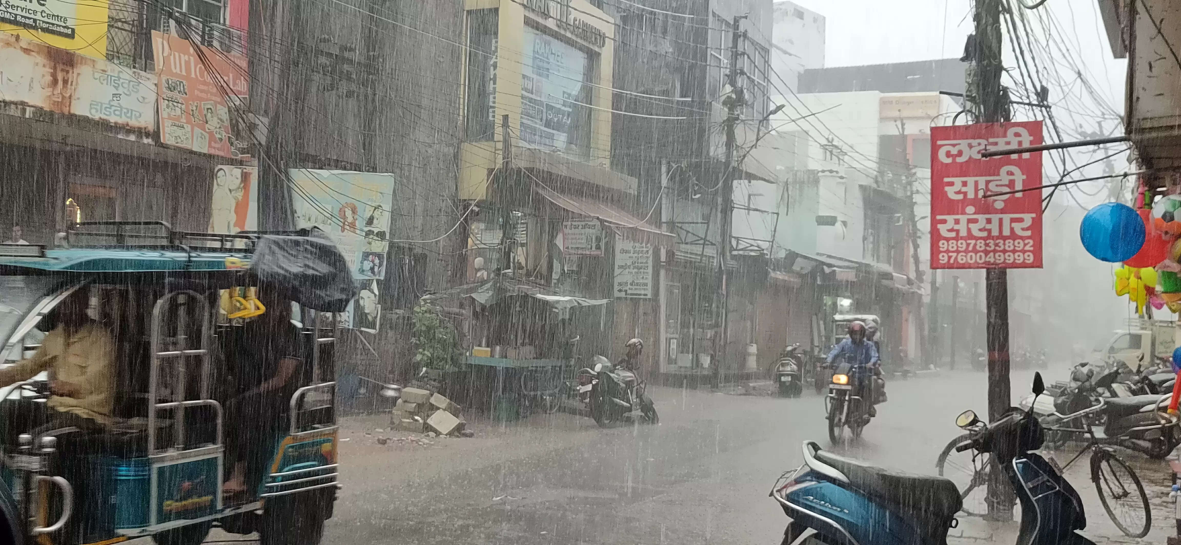 मुरादाबाद में दूसरे दिन भी मूसलाधार बारिश शुरू, उमस और गर्मी से मिलेगी राहत