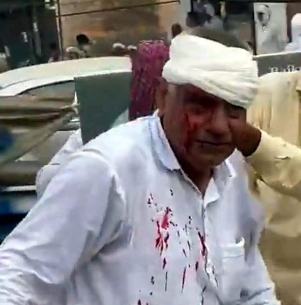 हांसी में सीएम के ध्वजारोहण से पहले पुलिस-प्रदर्शनकारियों में टकराव, कई घायल