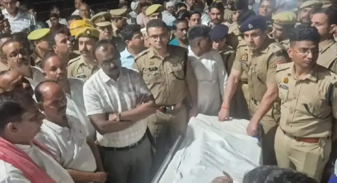 उत्तर प्रदेश के फिरोजाबाद में सड़क हादसा, चार की मौत, आठ घायल