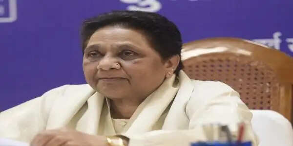 मायावती ने चुनाव में ईवीएम का इस्तेमाल बंद कर बैलेट पेपर से मतदान कराने की मांग की