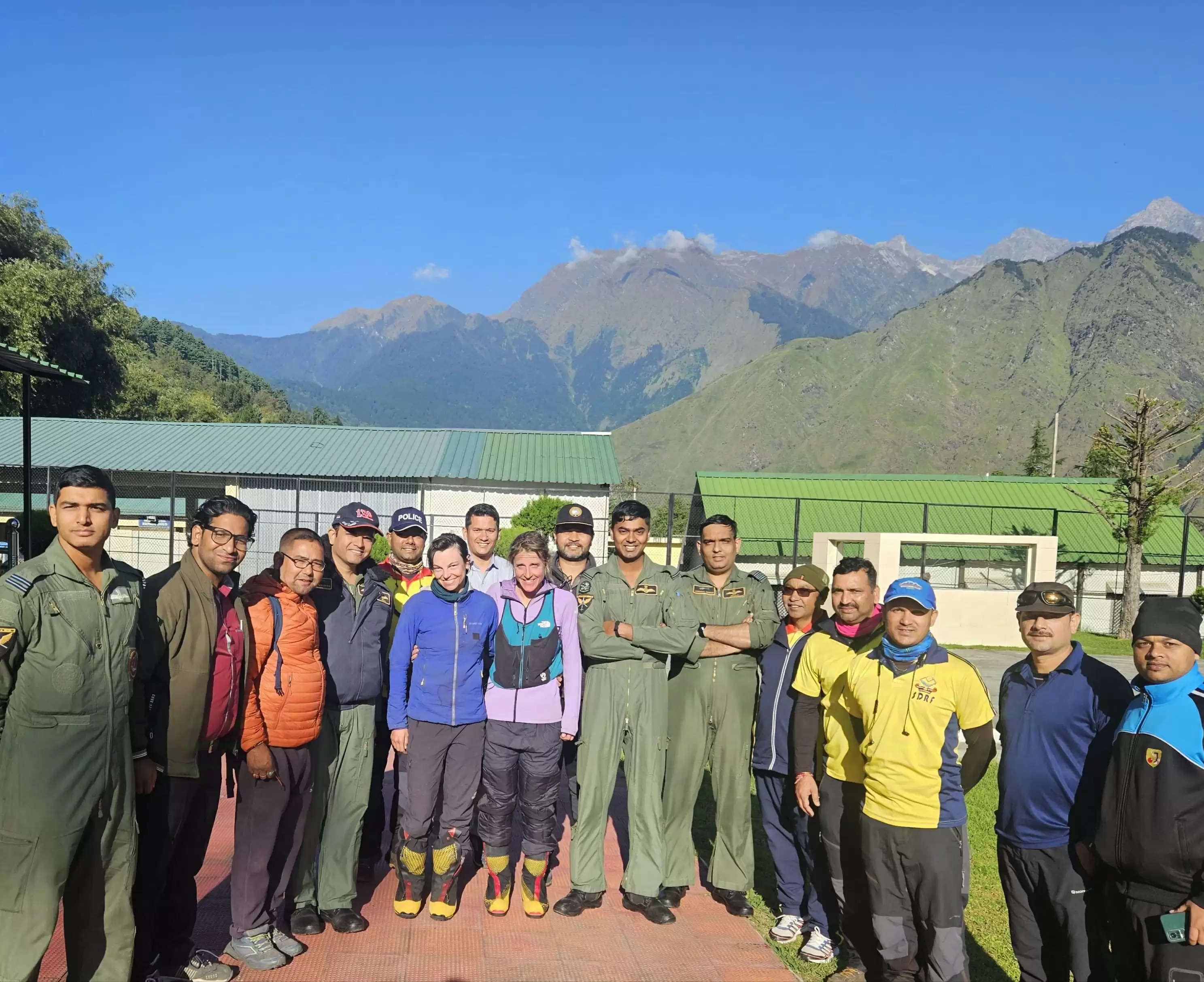 सफलतापूर्वक बचावः चौखंभा पीक पर फंसे विदेशी पर्वतारोहियों को सेना व एसडीआरएफ ने बचाया