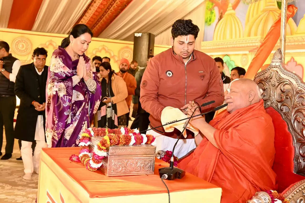 दिव्य रामकथा में उपमुख्यमंत्री दीया कुमारी ने किया धर्म-संस्कारों का अभिनंदन
