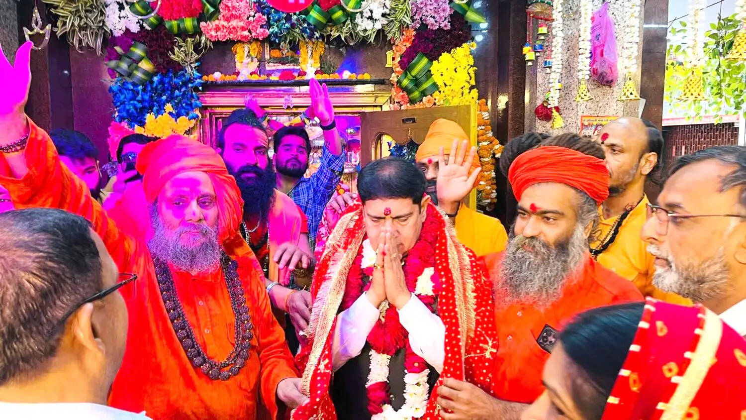 परिवहन मंत्री ने मायादेवी मंदिर में पूजा कर संतों से लिया आशीर्वाद