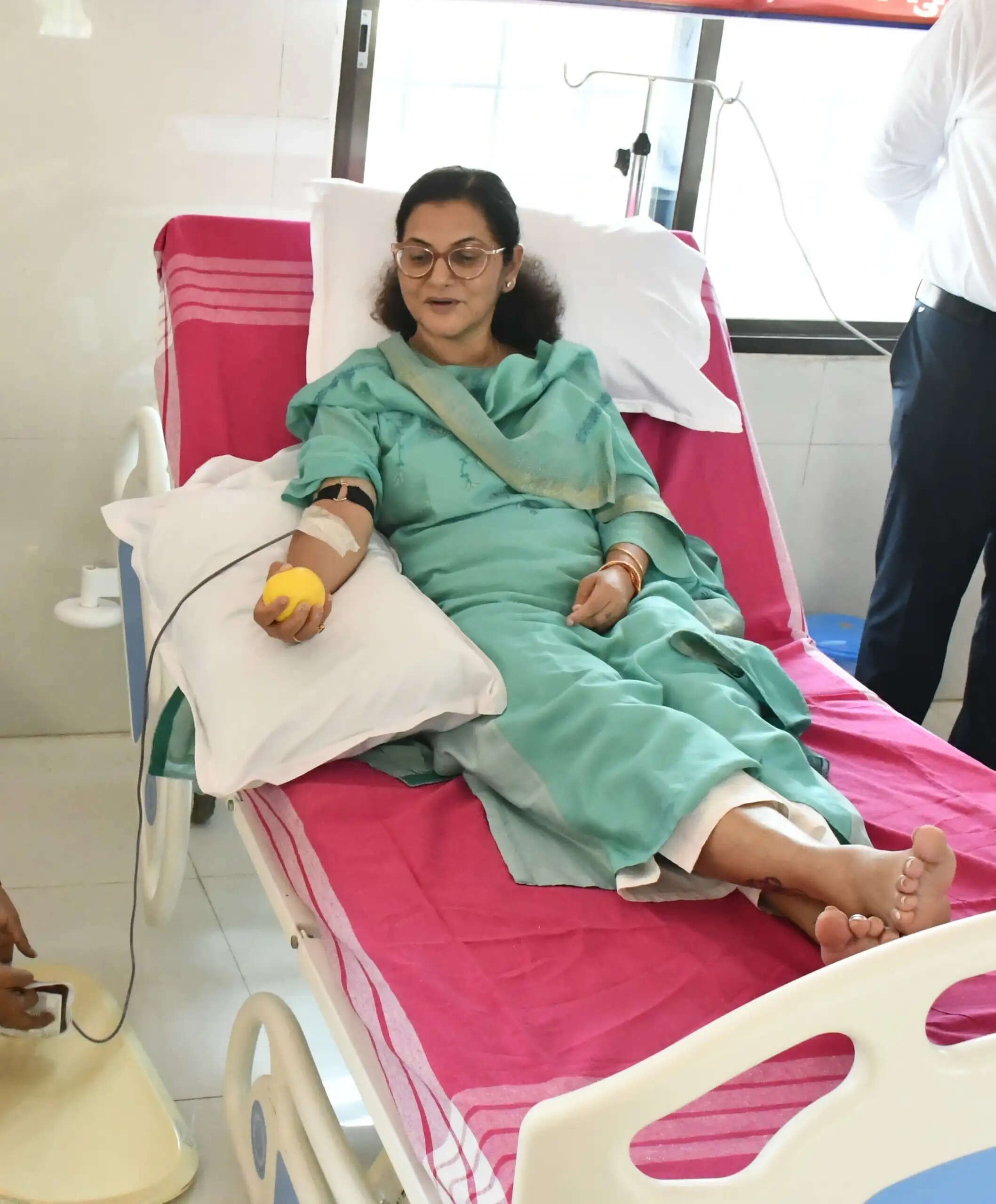 कलेक्टर ने किया रक्तदान