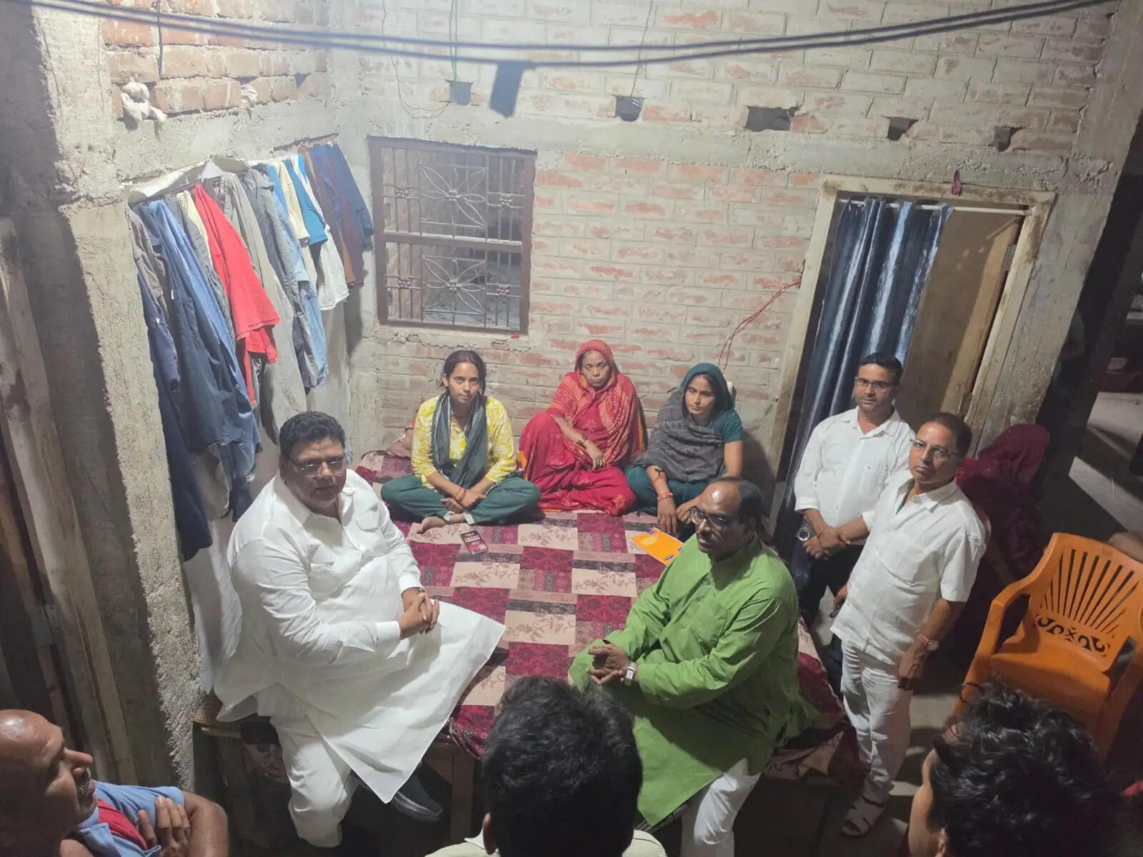बिलौटी में भूषण तिवारी के परिजनों से मिला झारखंड जदयू का प्रतिनिधिमंडल, निष्पक्ष जांच की मांग