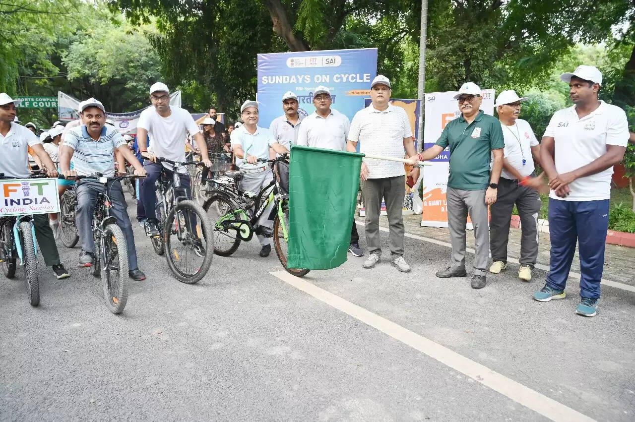 बरेका में 'संडे ऑन साइकिल'अभियान में उत्साह से शामिल हुए कर्मचारी और अफसर