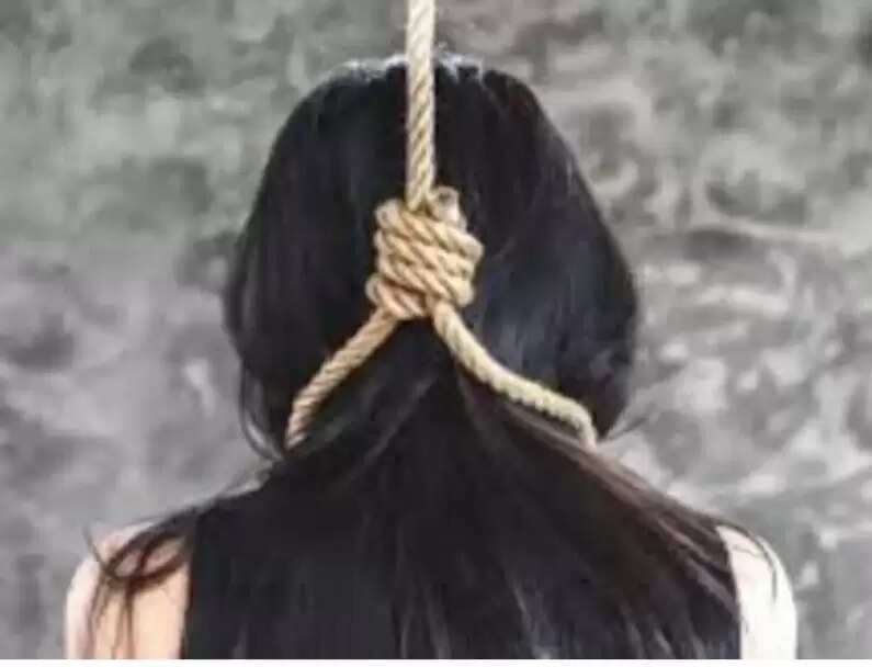 फांसी के फंदे से लटकती हुई मिली महिला की लाश, हत्त्या का आरोप
