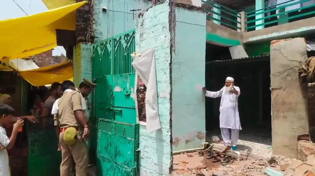जामा मस्जिद कमेटी पर लगा कुंआ कब्जाने का आरोप, पुलिस ने कार्य रोका